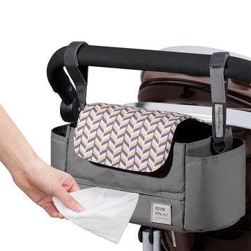 High Capacity Stroller Organizer:Universal Baby Stroller Organizer effectively helps you to reduce clutter from handheld items.